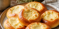 Домашние ватрушки из творога и яиц: рецепт с минимальным набором продуктов